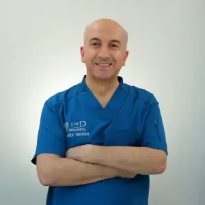 دكتور ياسر عبيدين طبيب أسنان عام