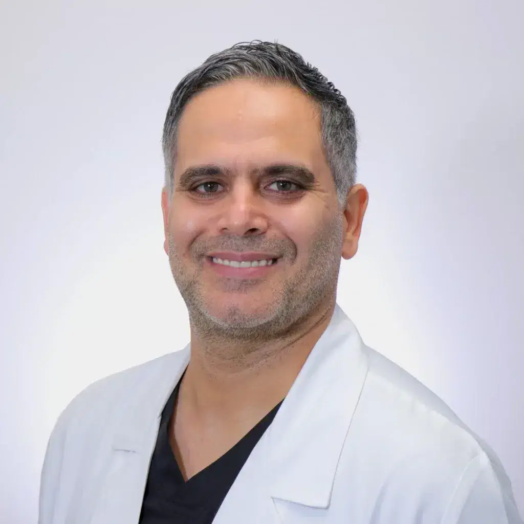 دكتور محمد علي عثمان أخصائي تقويم أسنان