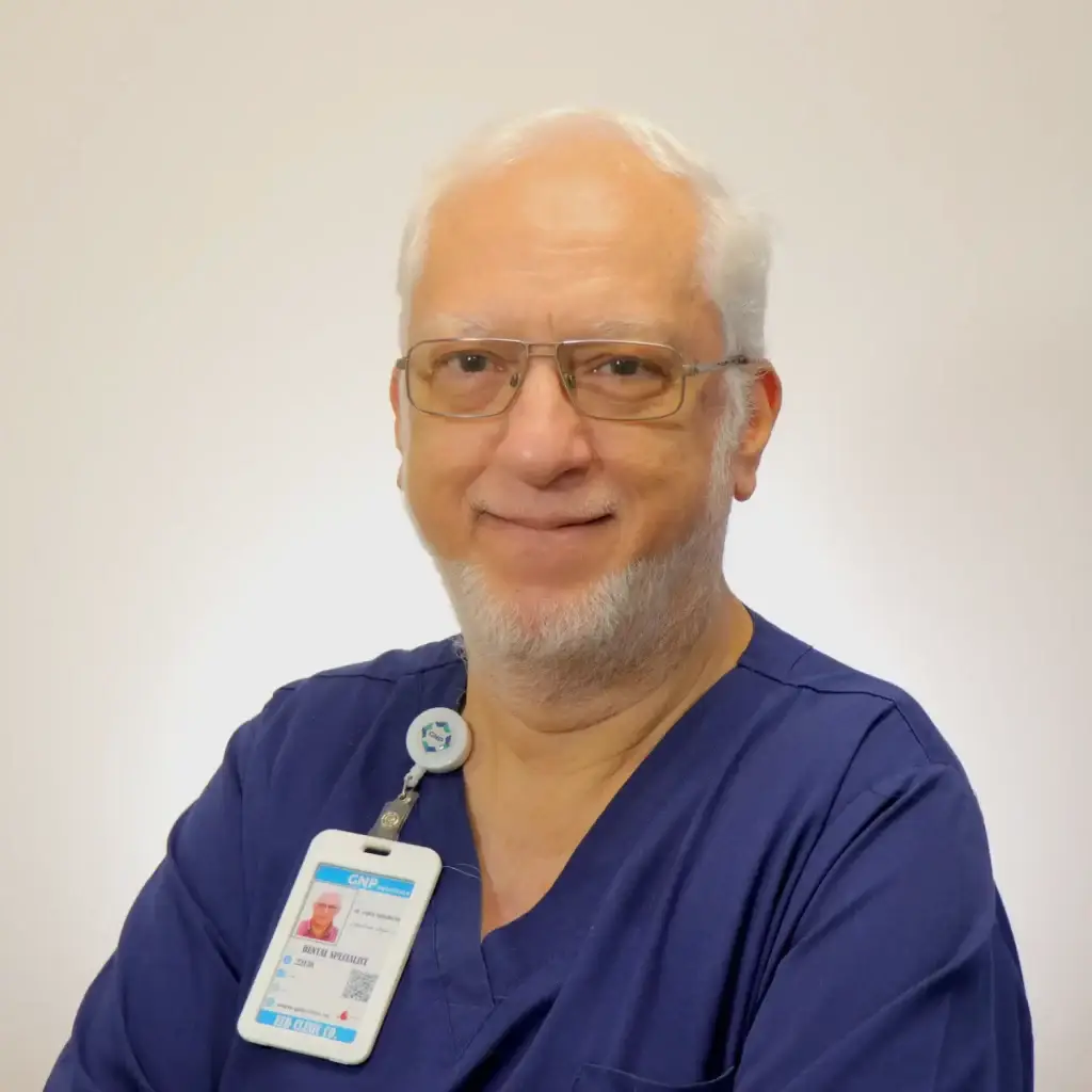 دكتور أشرف عبد المنعم عبد المتعال طبيب أسنان