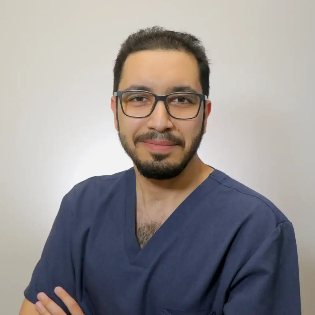 دكتور مهند أسامة غنيم طبيب أسنان عام